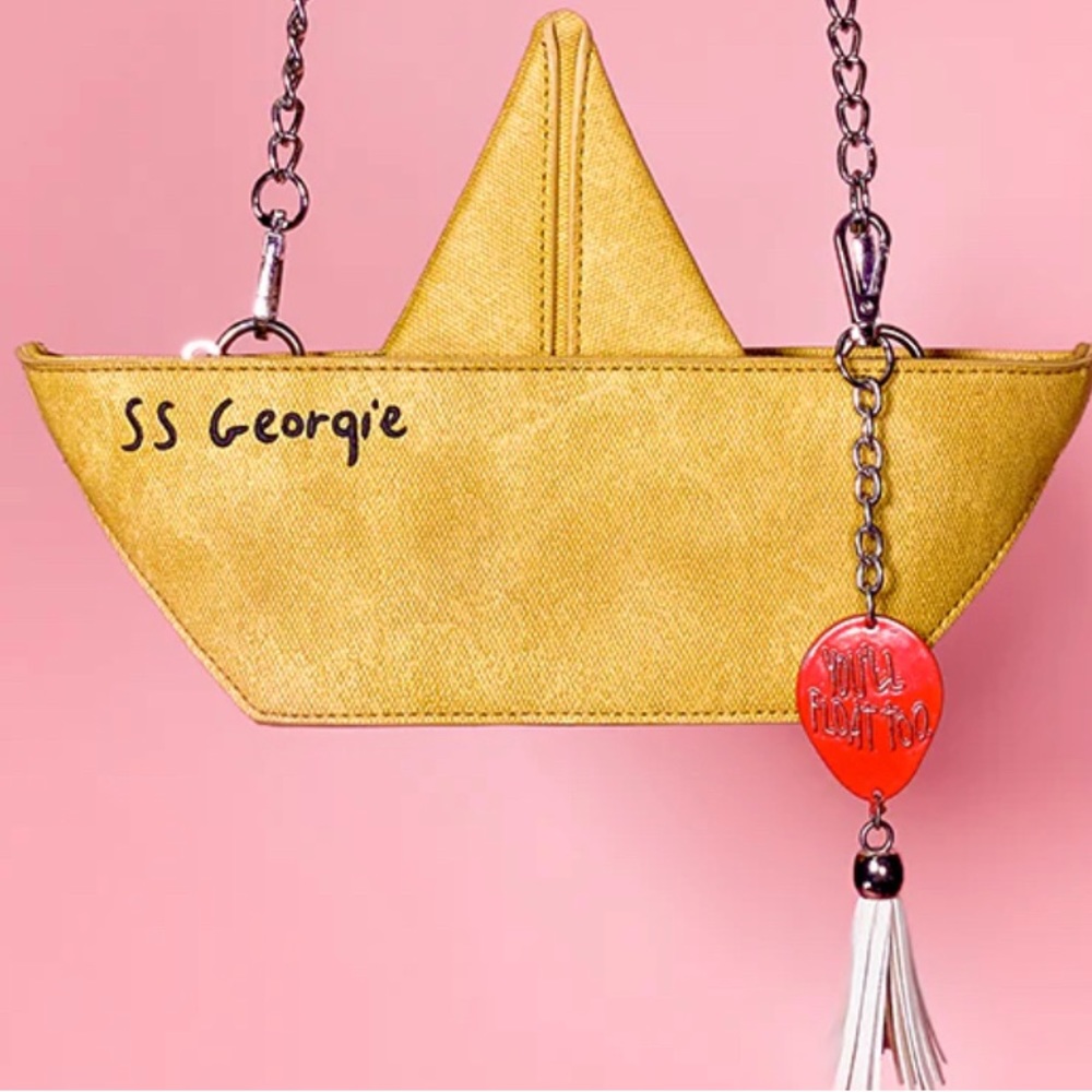 IT movie “we all float” Georgie purse! 🎈